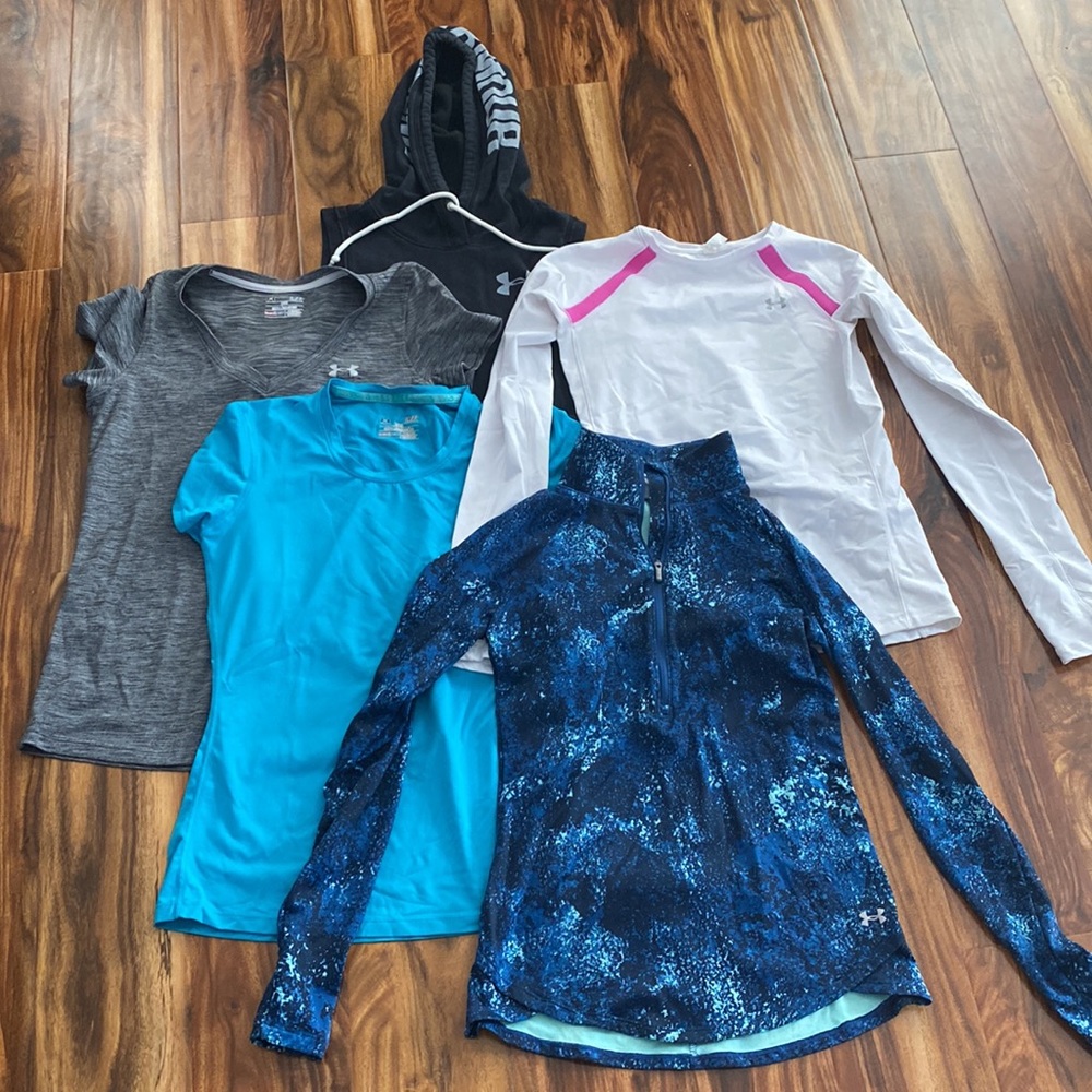 5 Under Armour size small women’s shirts